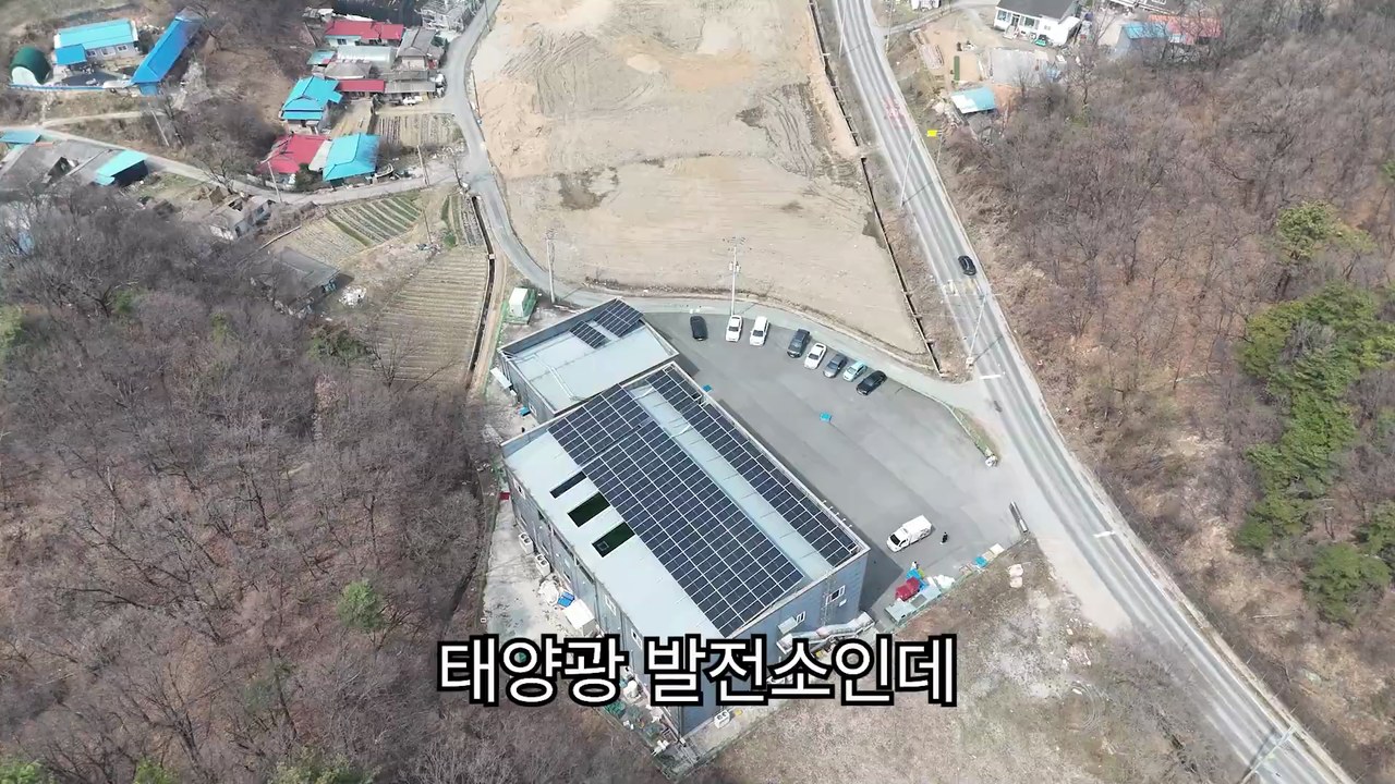 태양광 발전소 시공 현장 — 채널 정체성 시각화